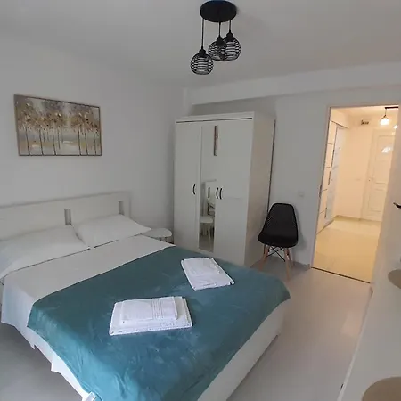 Apartman Garsoniera Rebecca Saturn